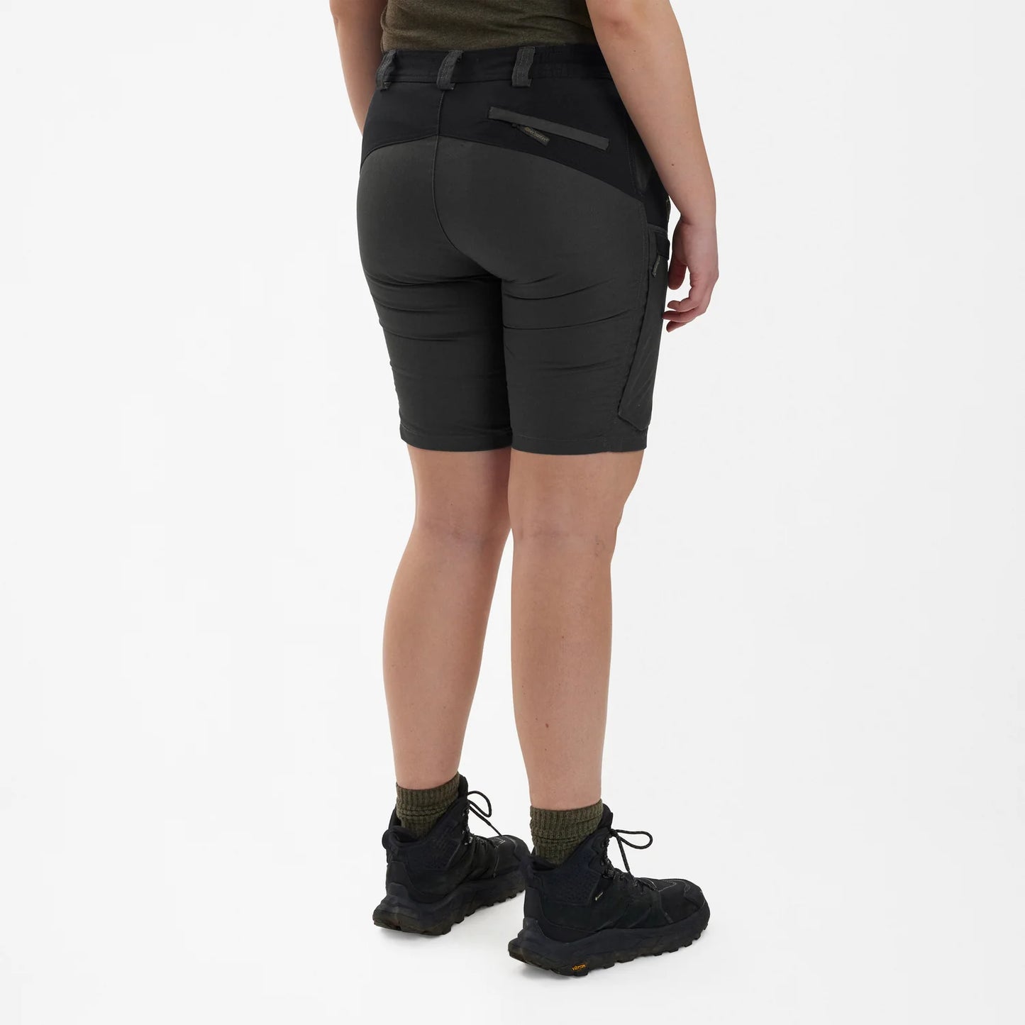 Lady Ann Shorts - Black Ink - modell bakifrån