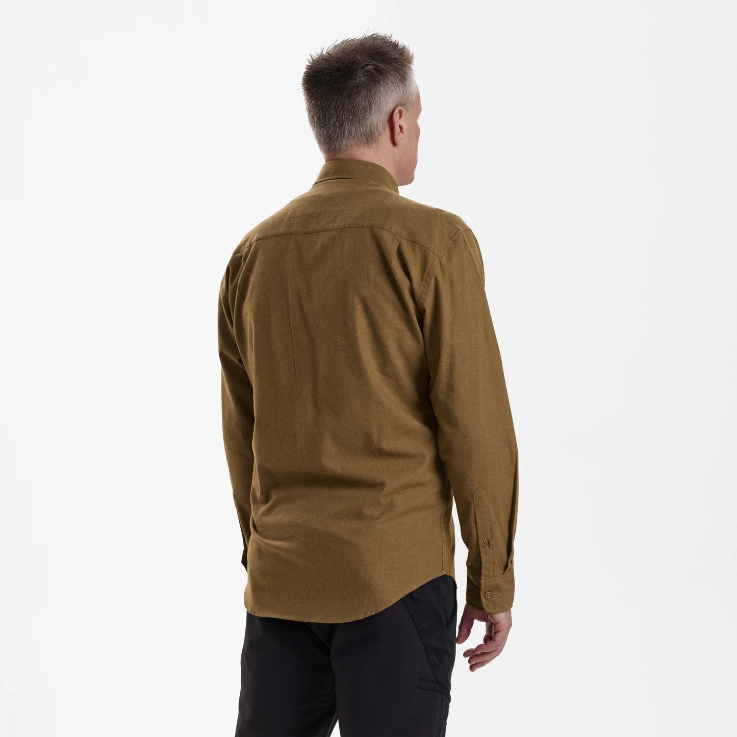 Liam skjorta - Ocher Brown - modell bakifrån