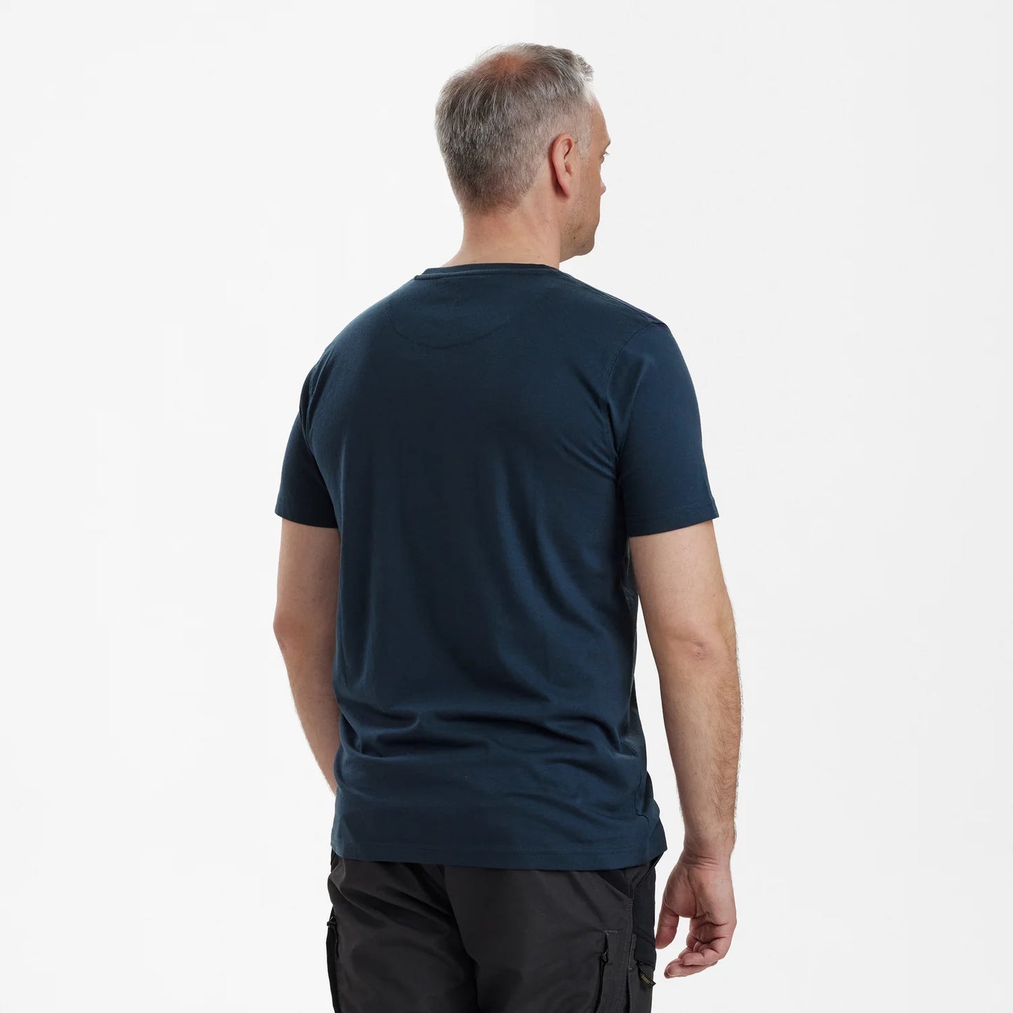 Nolan T-shirt - Dark Blue - modell bakifrån