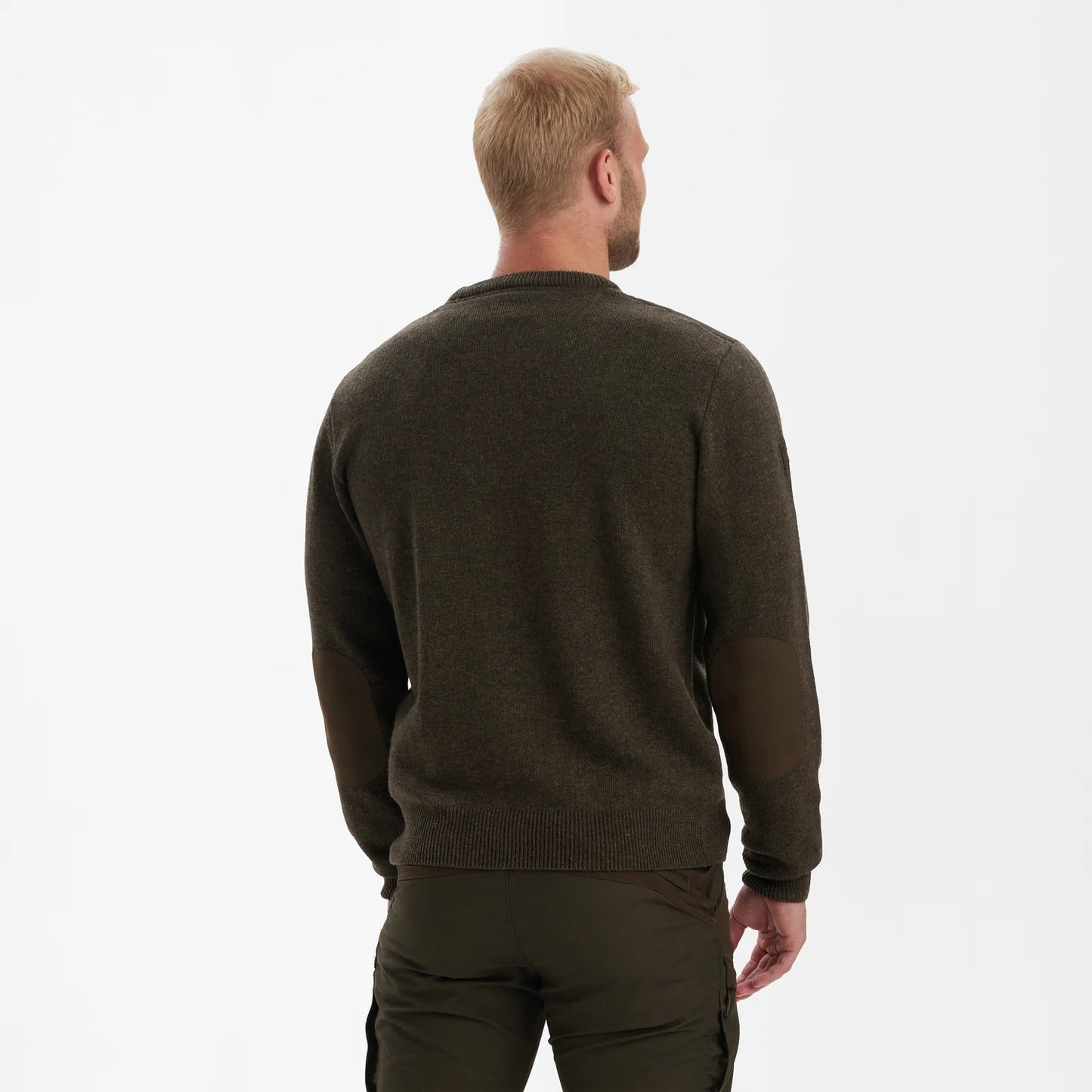 Sheffield Stickad Tröja med rund hals - Dark Elm - modell bakifrån