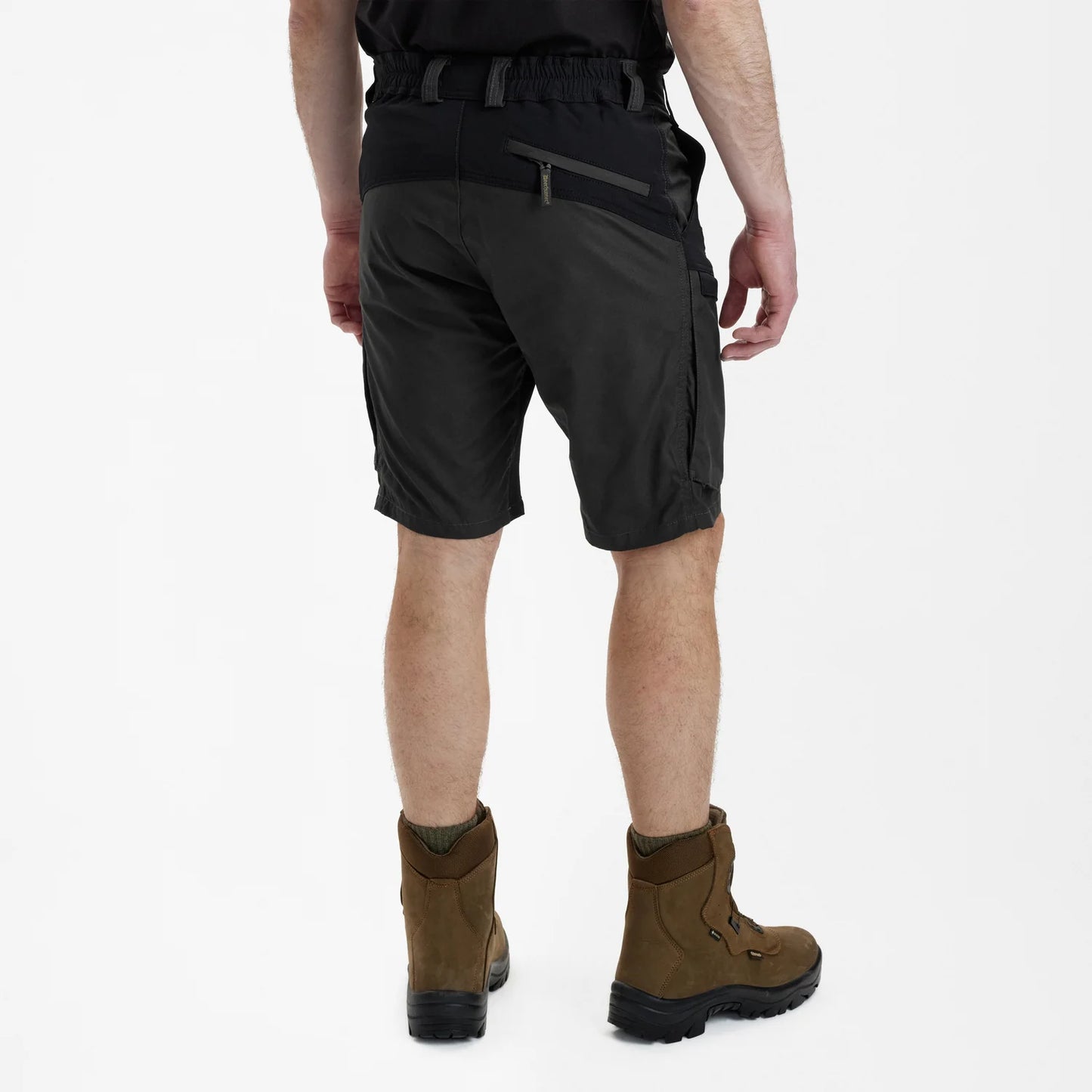 Strike Shorts - Black Ink - modell bakifrån