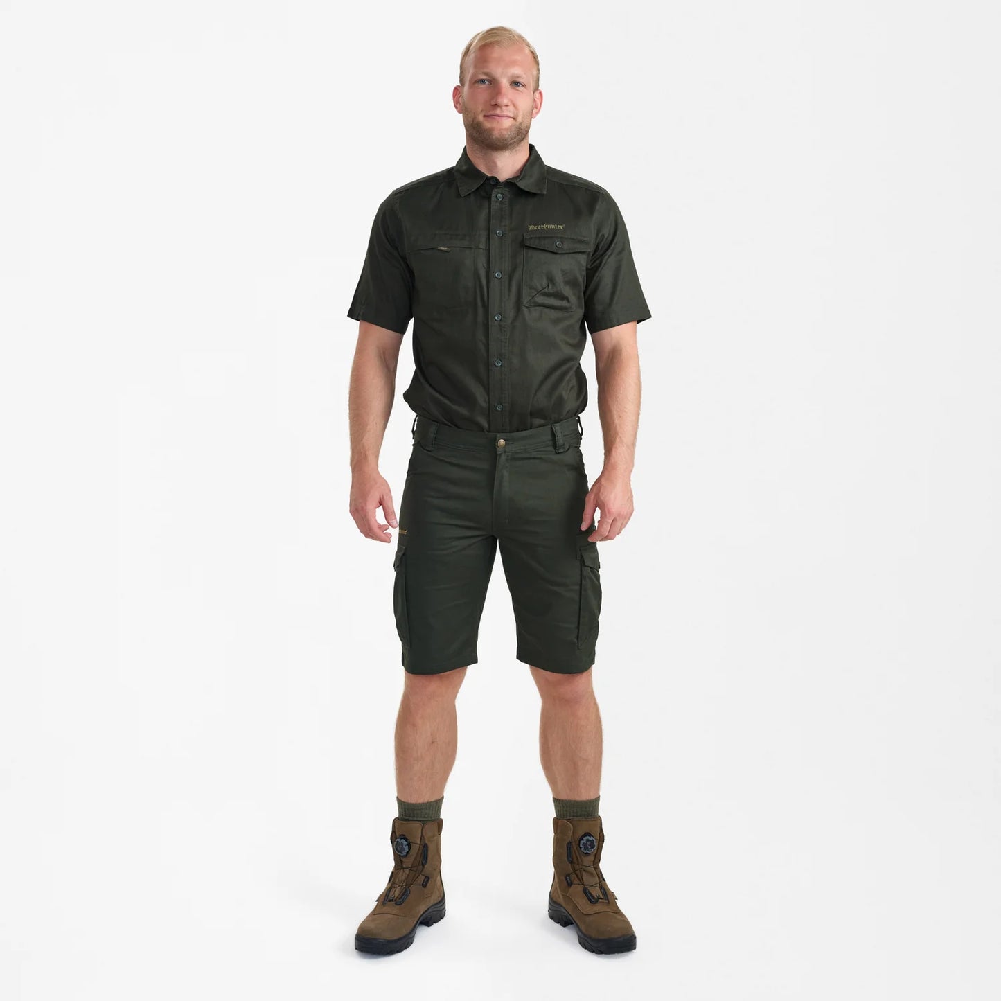 Atlas Shorts - Timber - modell framifrån
