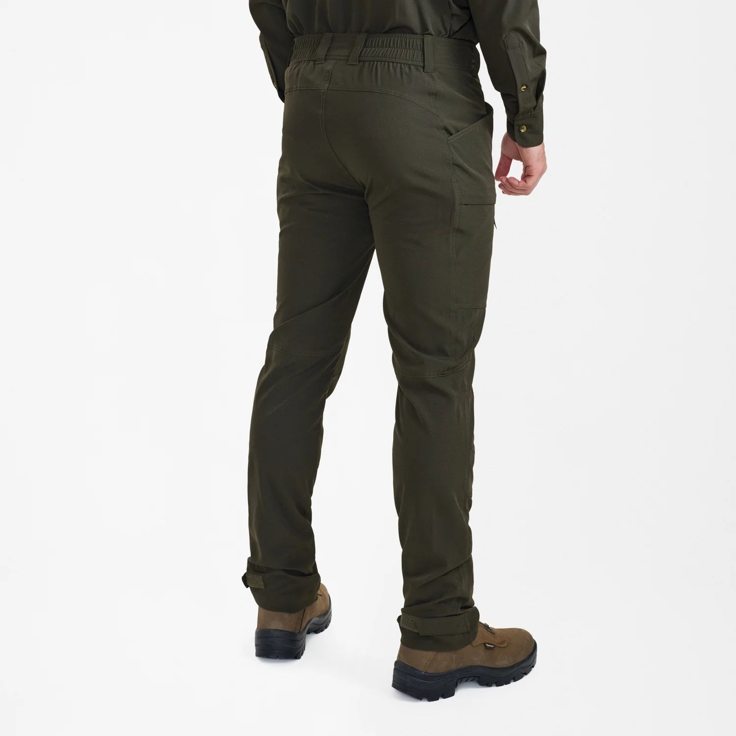 Canopy byxor - Forest Green - modell bakifrån