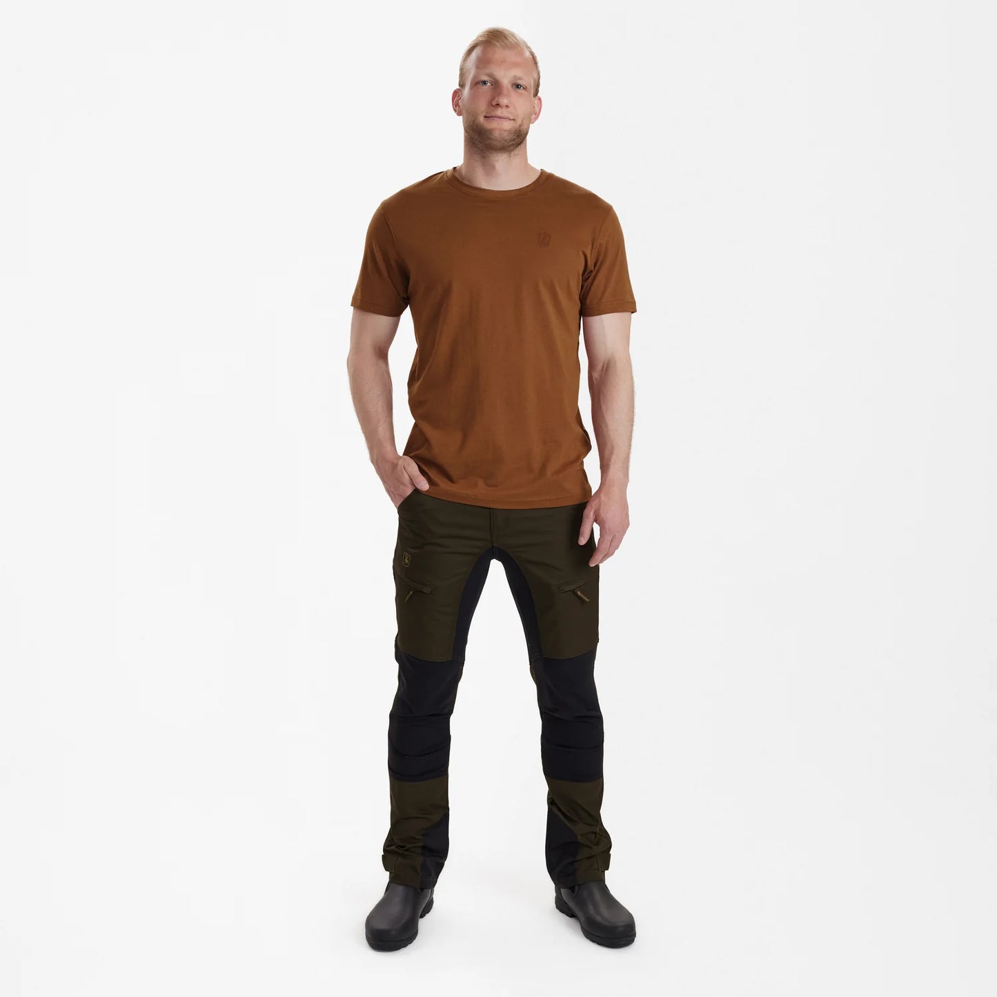 Easton T-shirt - Burnt Orange - modell framifrån