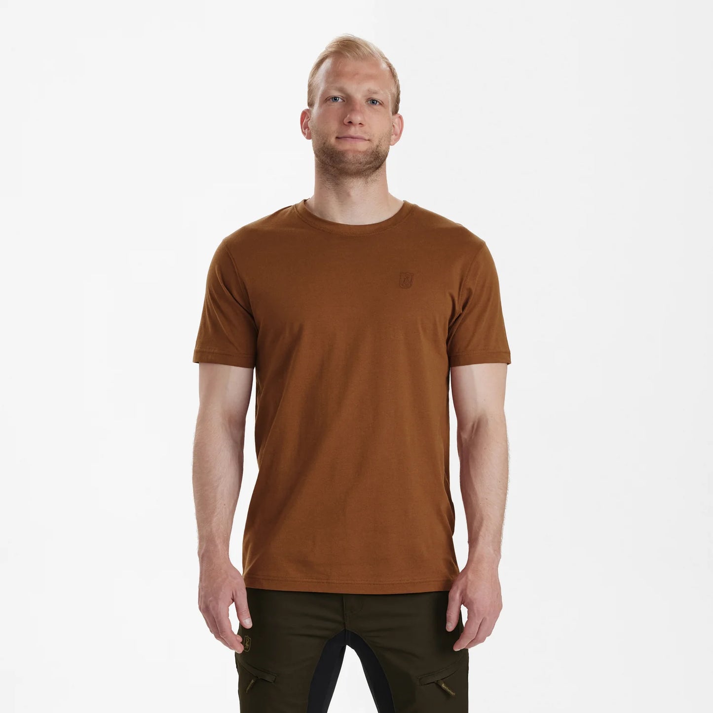 Easton T-shirt - Burnt Orange - modell framifrån
