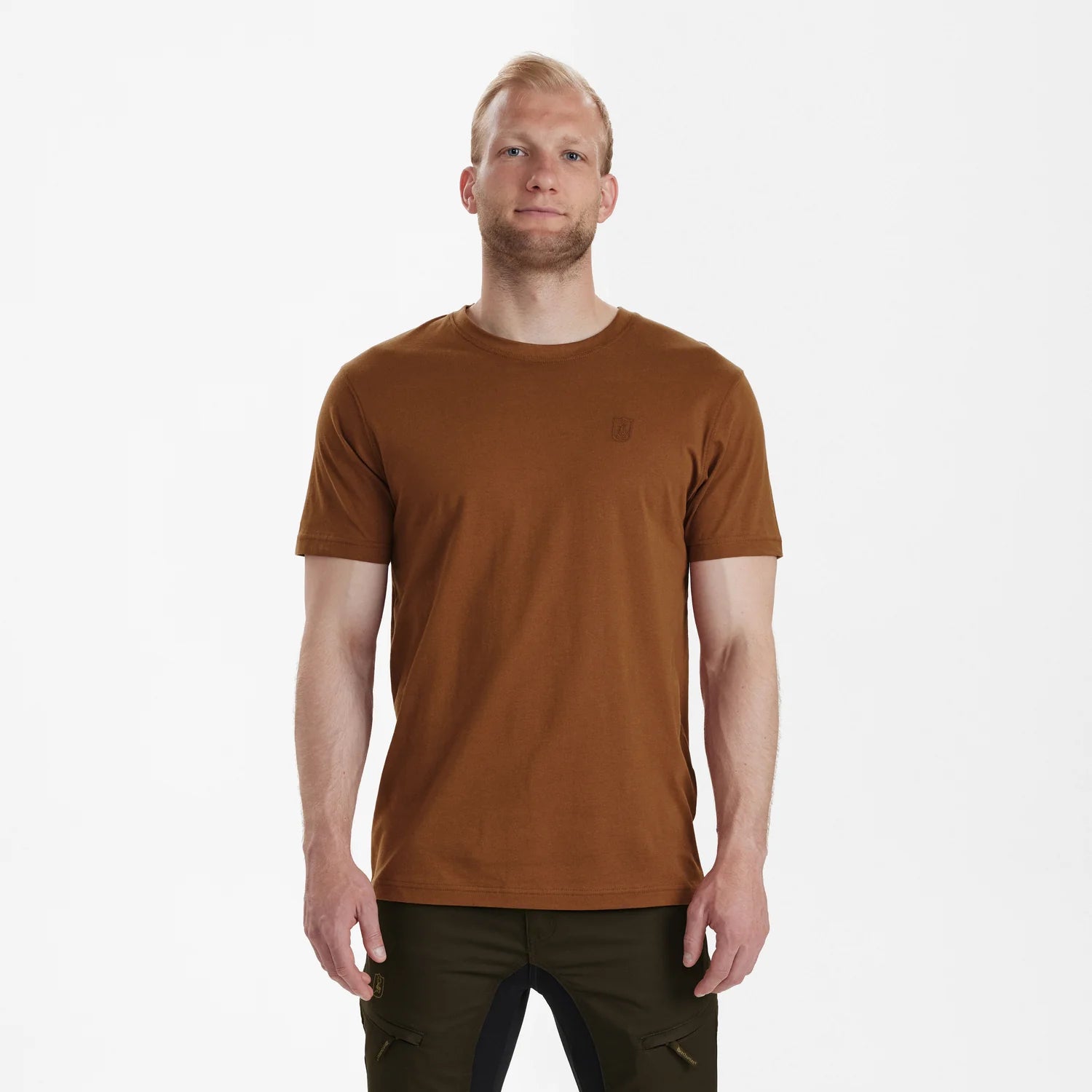 Easton T-shirt - Burnt Orange - modell framifrån