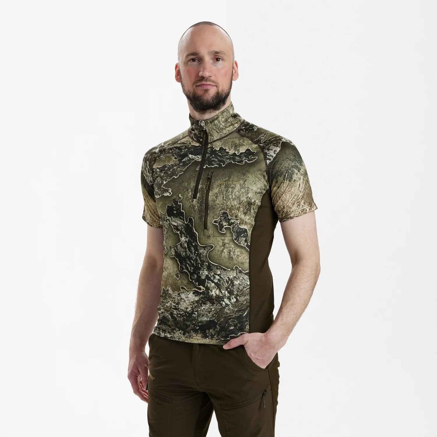 Excape Insulated T-shirt med dragkedja i halsen - REALTREE EXCAPE™ - modell framifrån