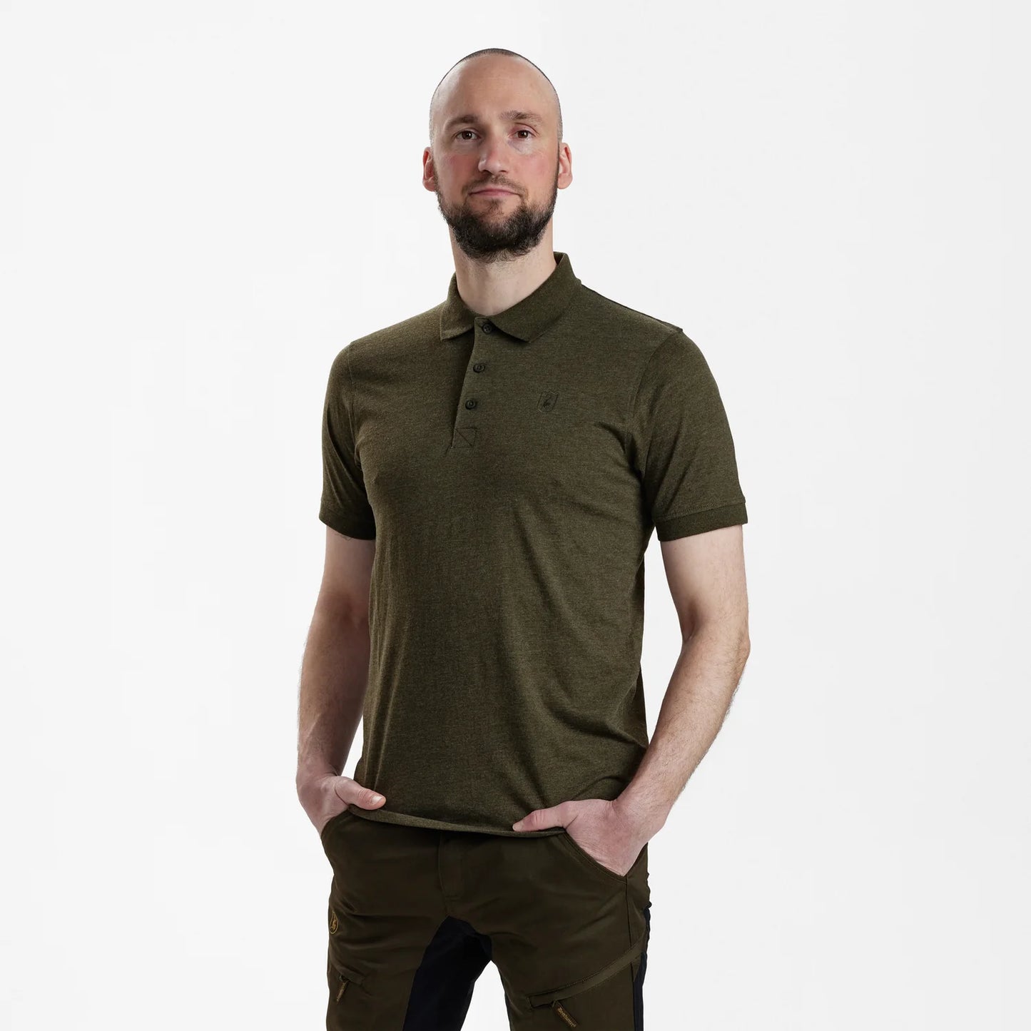 Gunnar Polotröja - Adventure Green Melange - modell framifrån