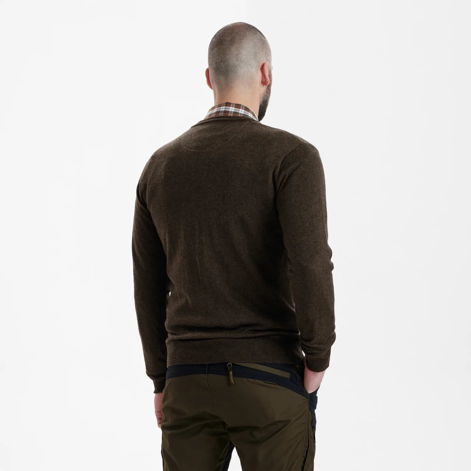 Kingston V-ringad stickad tröja - Dark Elm - modell bakifrån