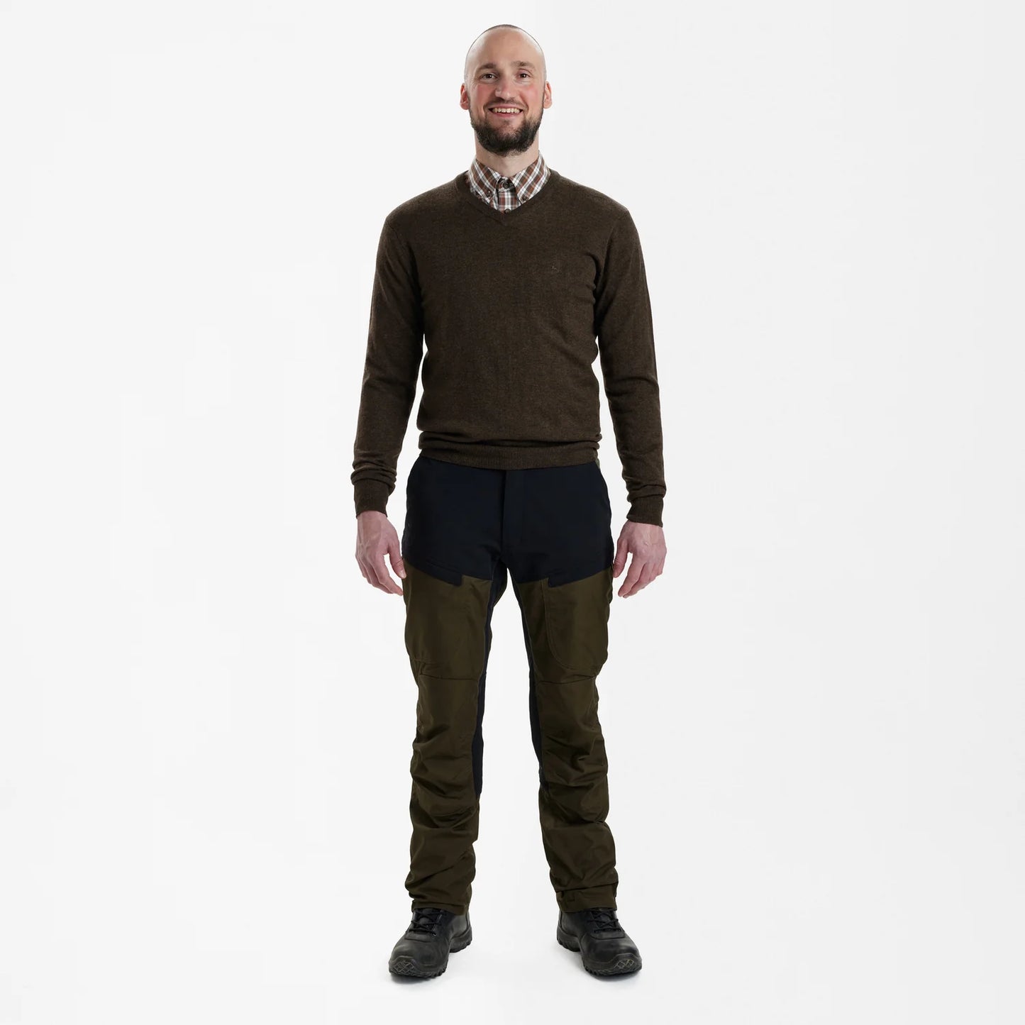 Kingston V-ringad stickad tröja - Dark Elm - modell framifrån