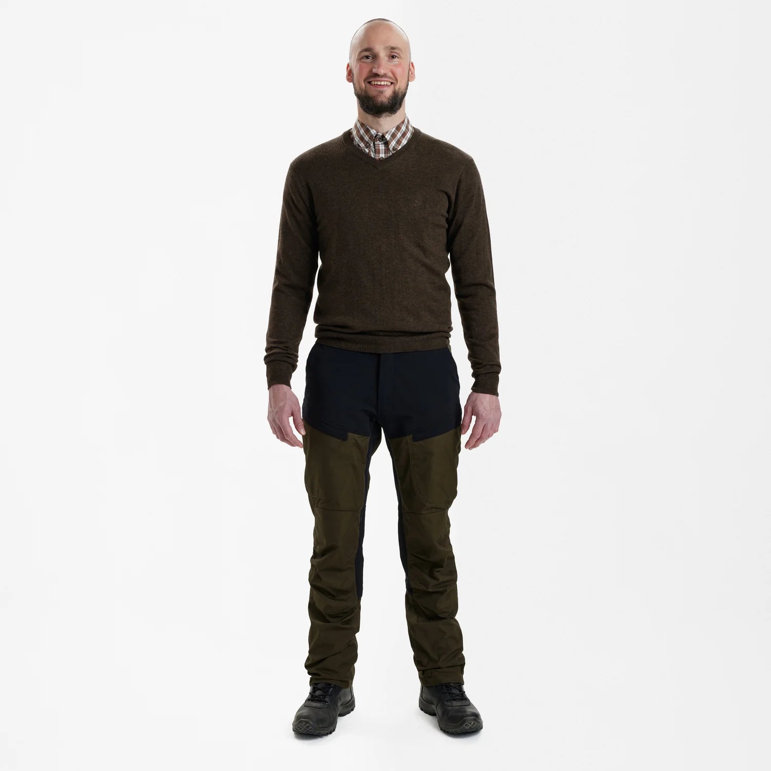 Kingston V-ringad stickad tröja - Dark Elm - modell framifrån