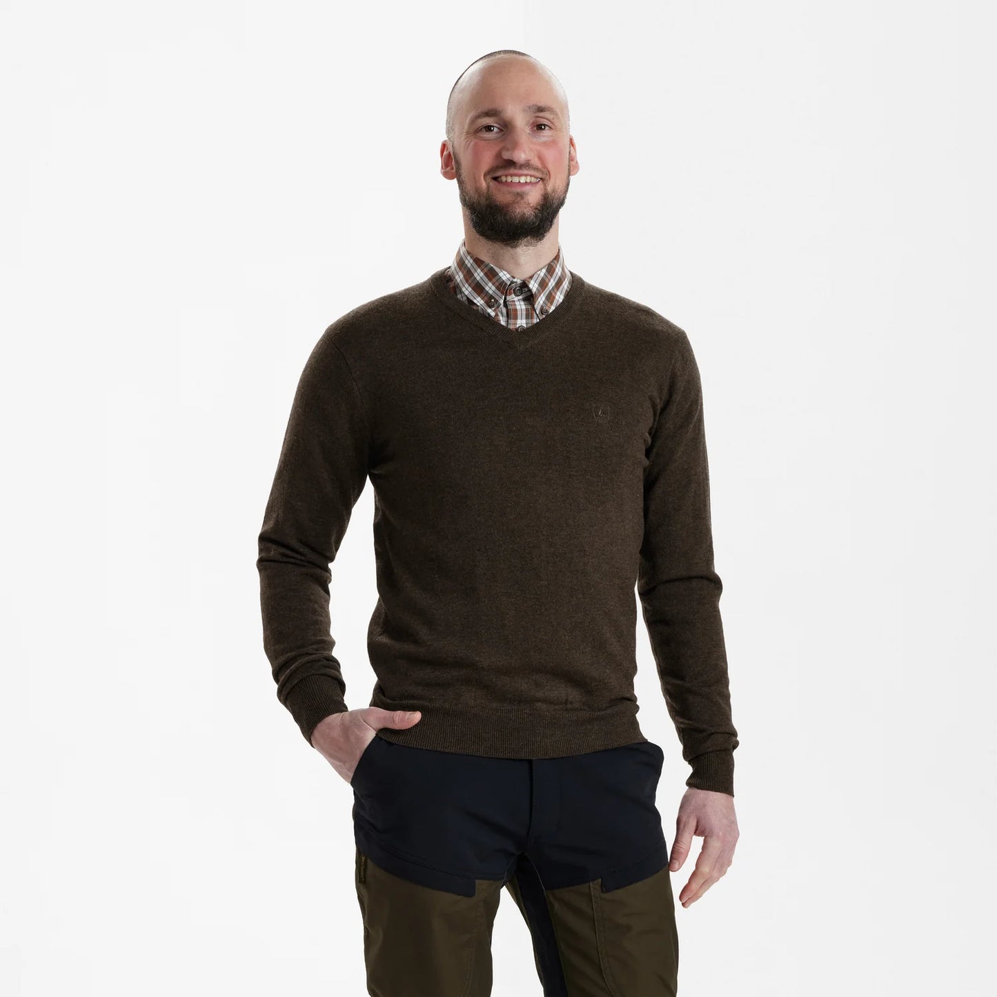 Kingston V-ringad stickad tröja - Dark Elm - modell framifrån