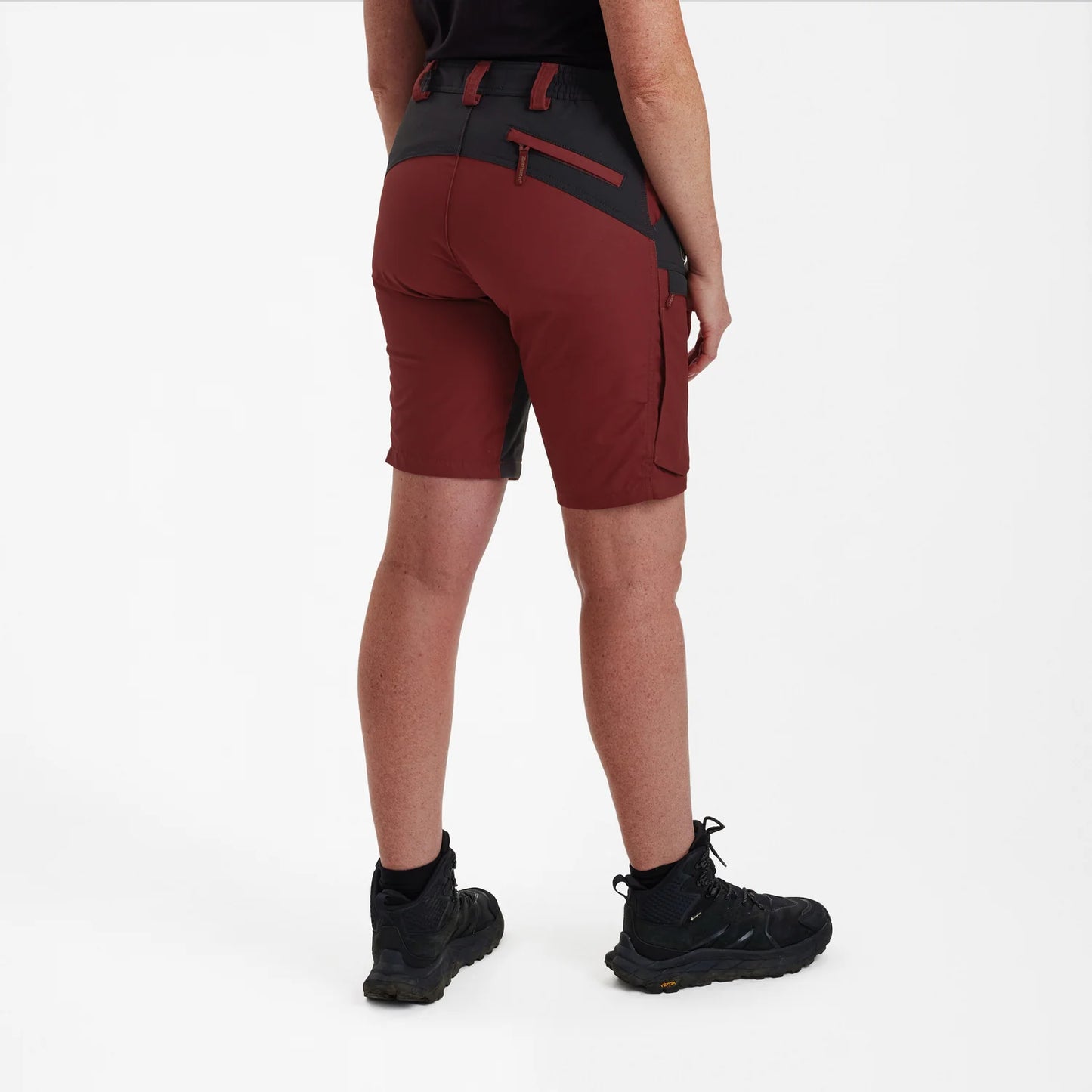 Lady Ann Shorts - Oxblood Red - modell bakifrån