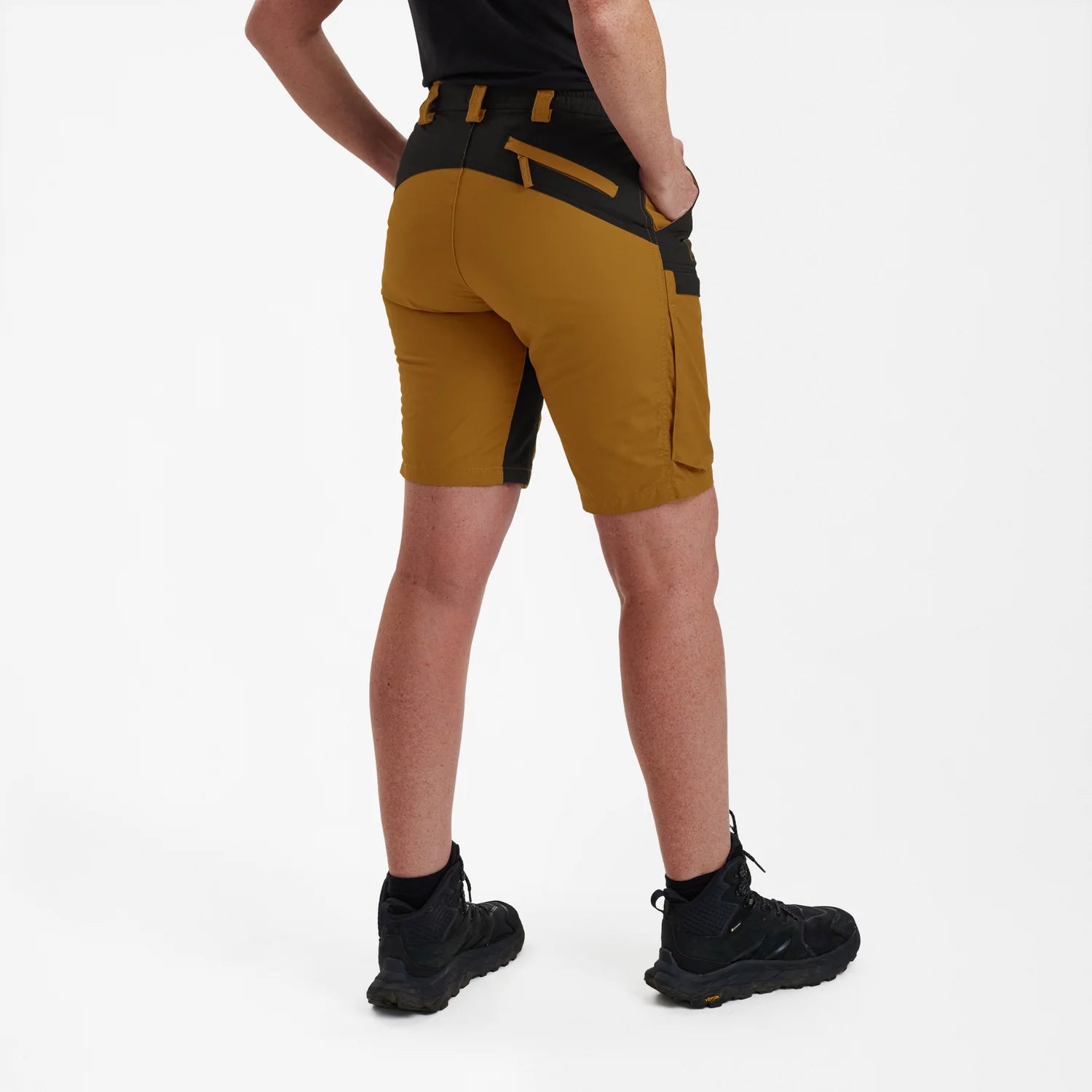 Lady Ann Shorts - Bronze - modell bakifrån