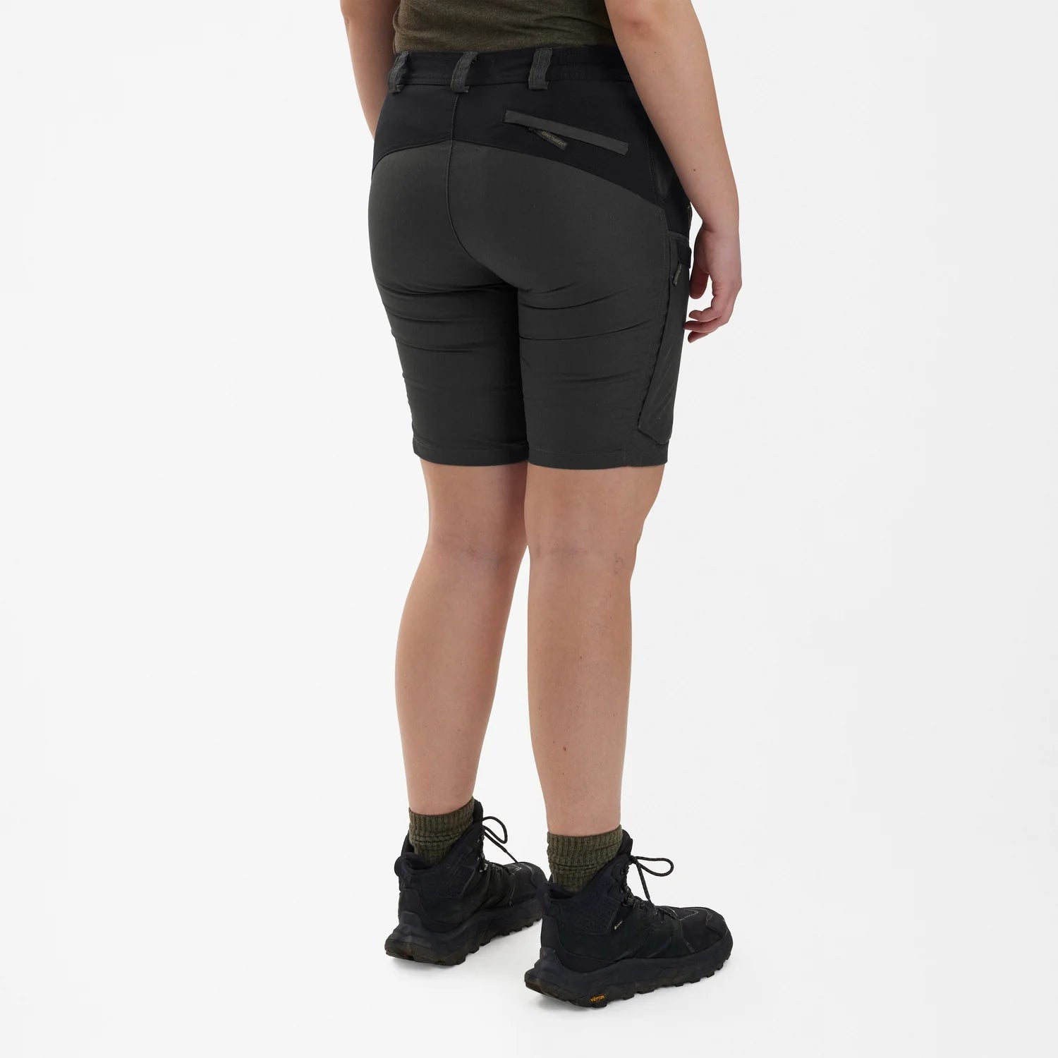 Lady Ann Shorts - Black Ink - modell bakifrån