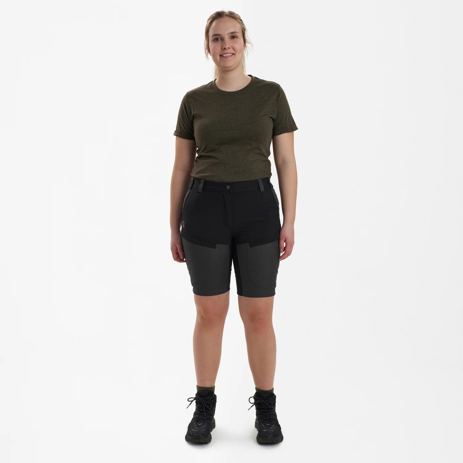 Lady Ann Shorts - Black Ink - modell framifrån