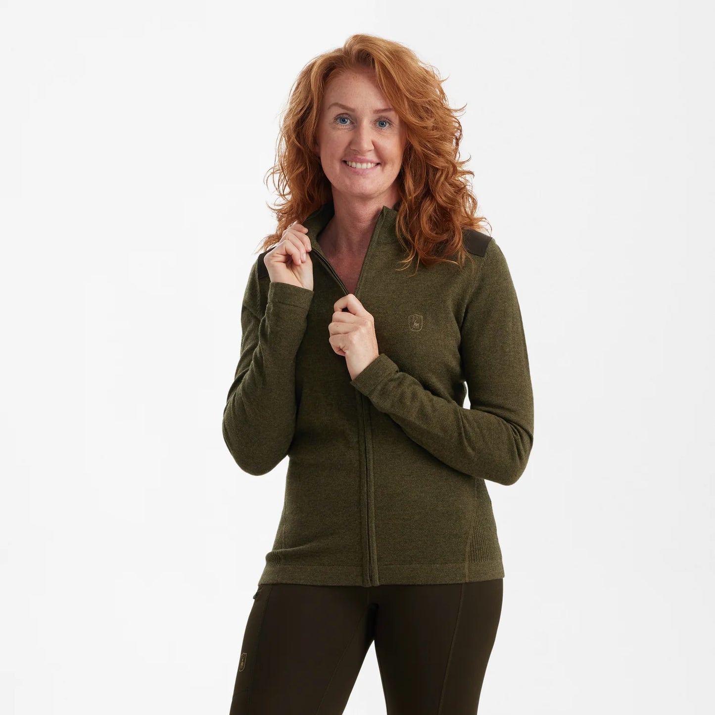 Lady Darlington Stickad Cardigan - Cypress - modell framifrån
