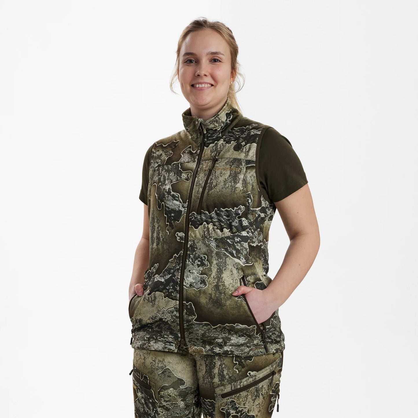 Lady Excape Softshell-väst - REALTREE EXCAPE™ - modell framifrån