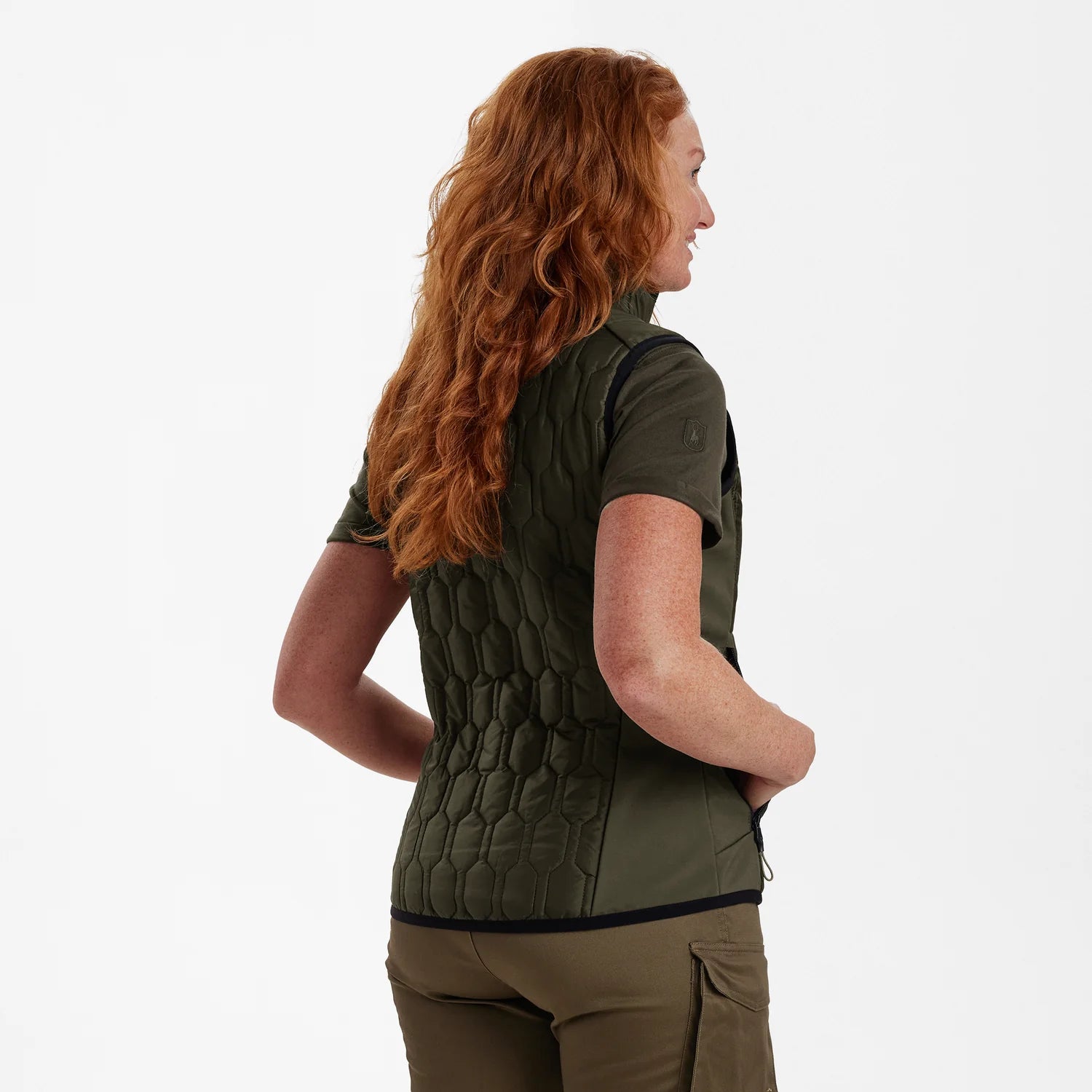 Lady Mossdale quiltad väst - Forest Green - modell bakifrån
