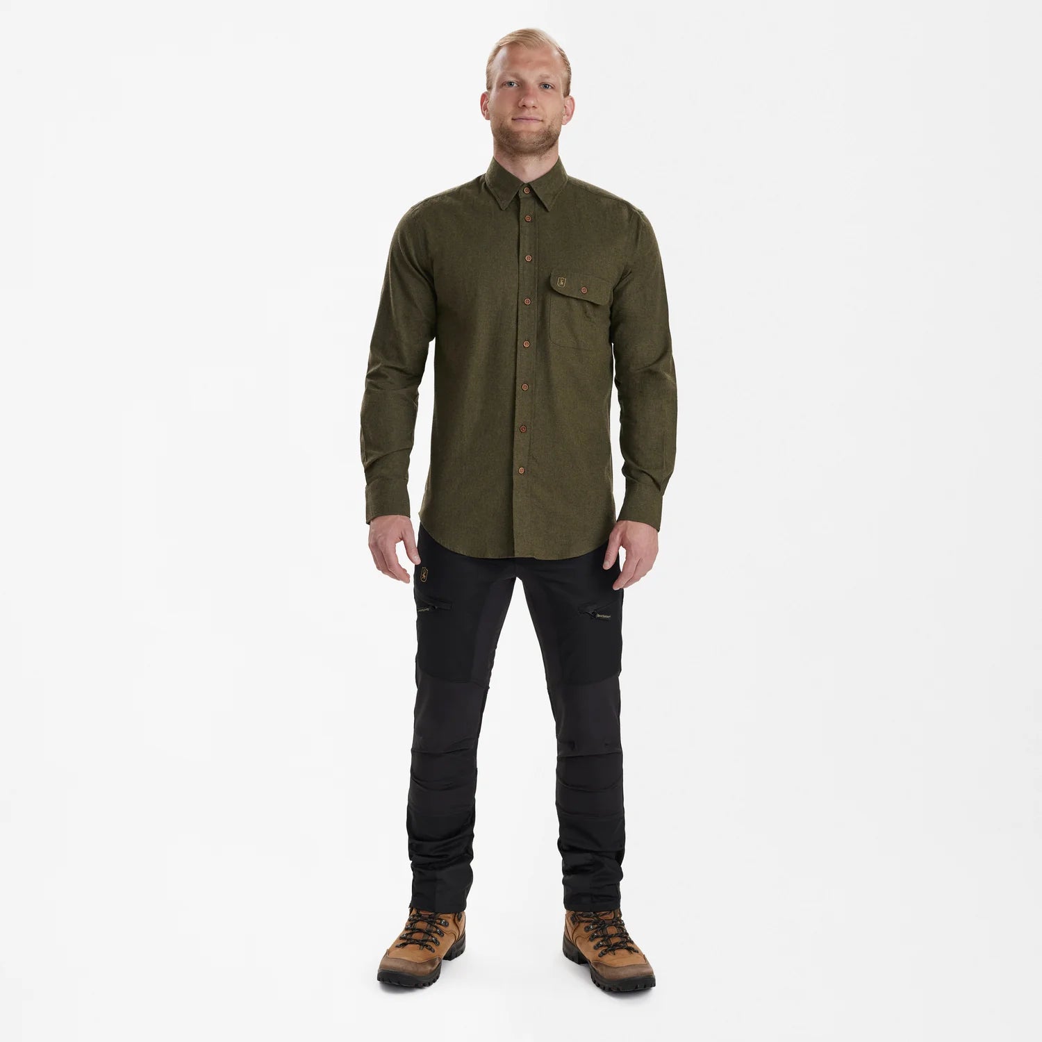 Liam skjorta - Tarmac Green - modell framifrån