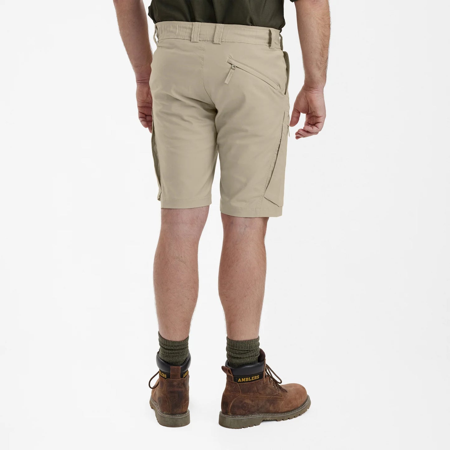 Matobo Shorts - Beige - modell bakifrån