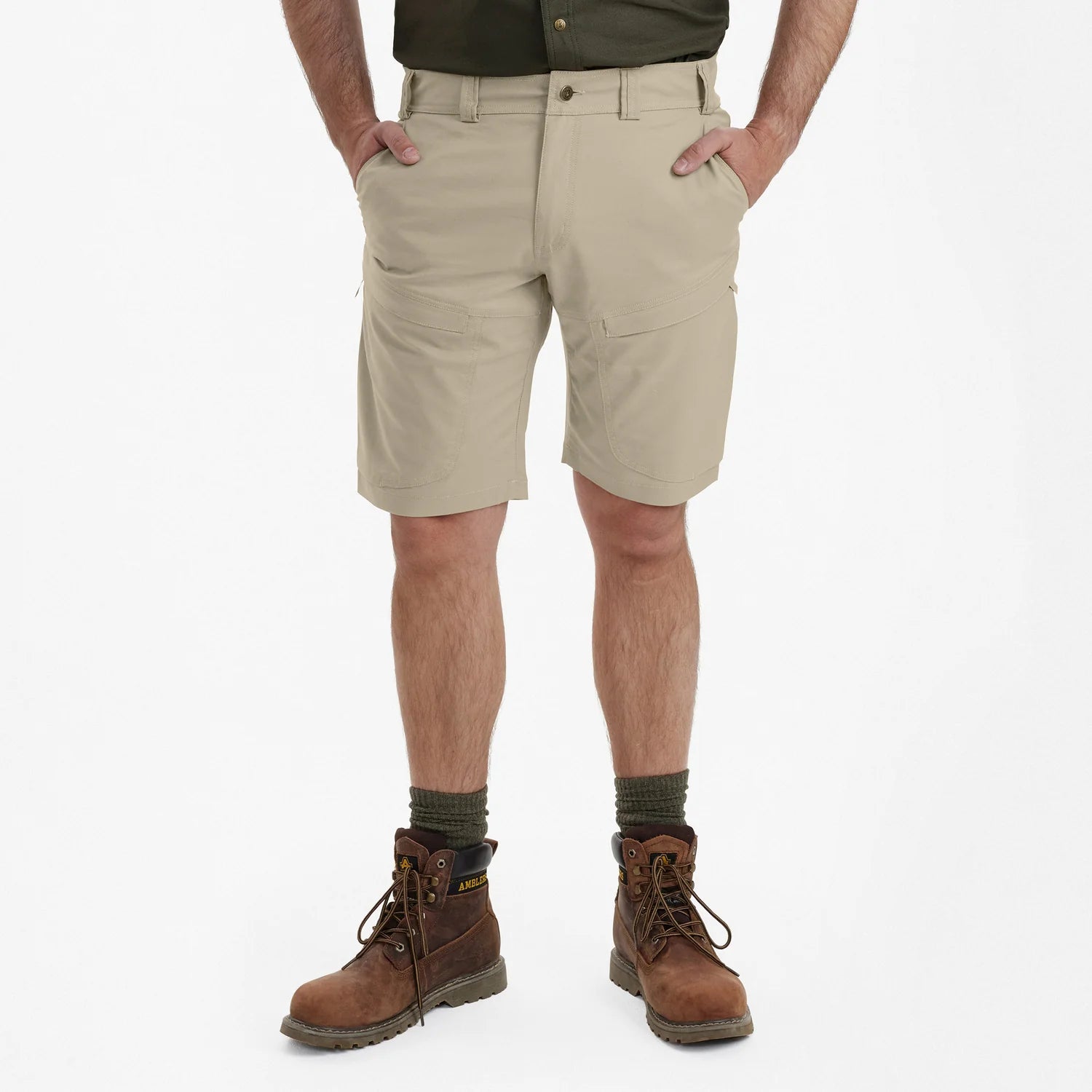 Matobo Shorts - Beige - modell framifrån