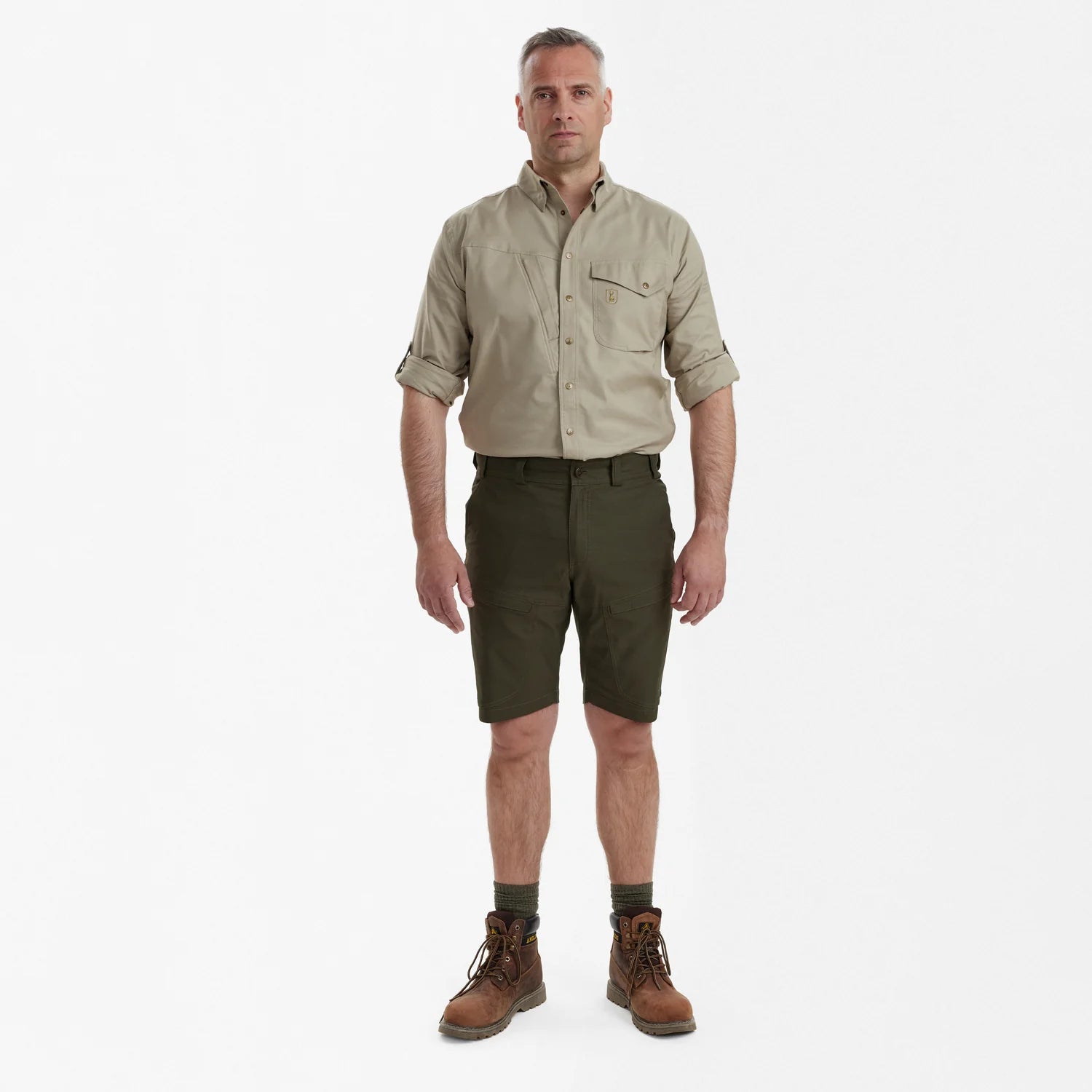 Matobo Shorts - Forest Green - modell framifrån
