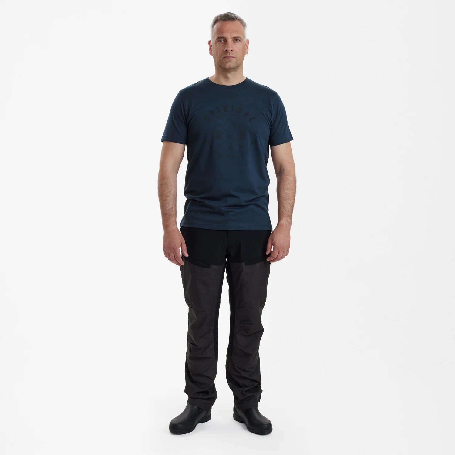 Nolan T-shirt - Dark Blue - modell framifrån