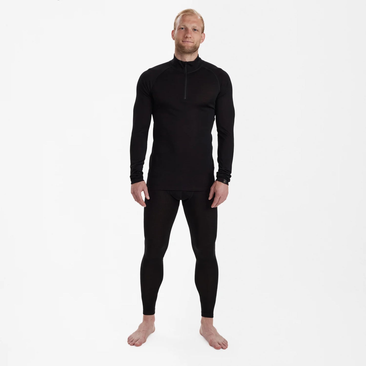 Quinn merinoundertröja med halv dragkedja - Black Oak - modell framifrån