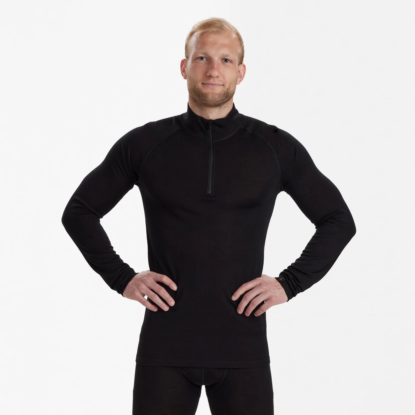 Quinn merinoundertröja med halv dragkedja - Black Oak - modell framifrån