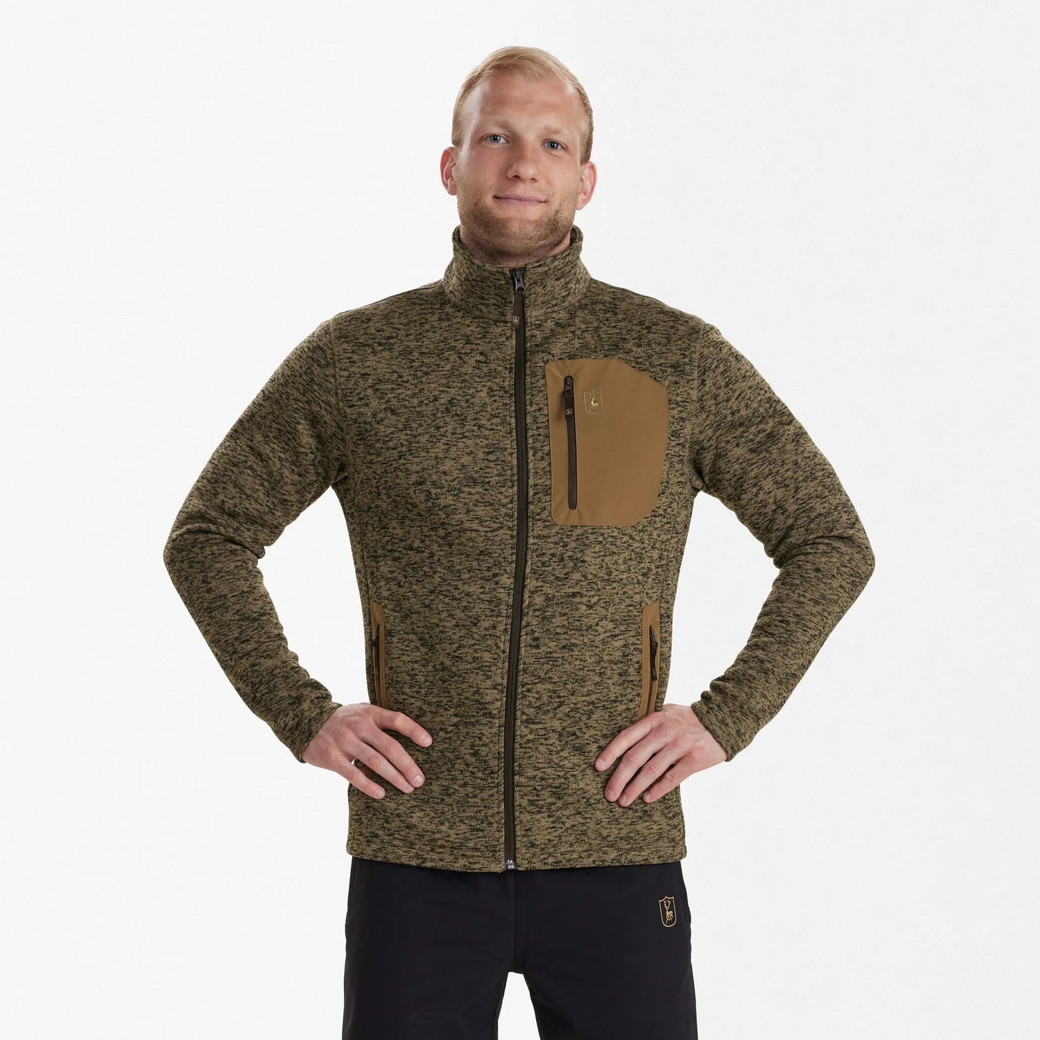 Sarek Stickad Jacka - Butternut melange - modell framifrån