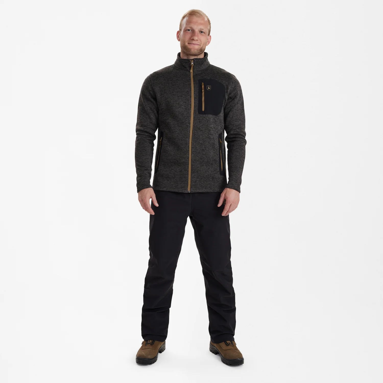 Sarek Stickad Jacka - Dark Grey melange - modell framifrån