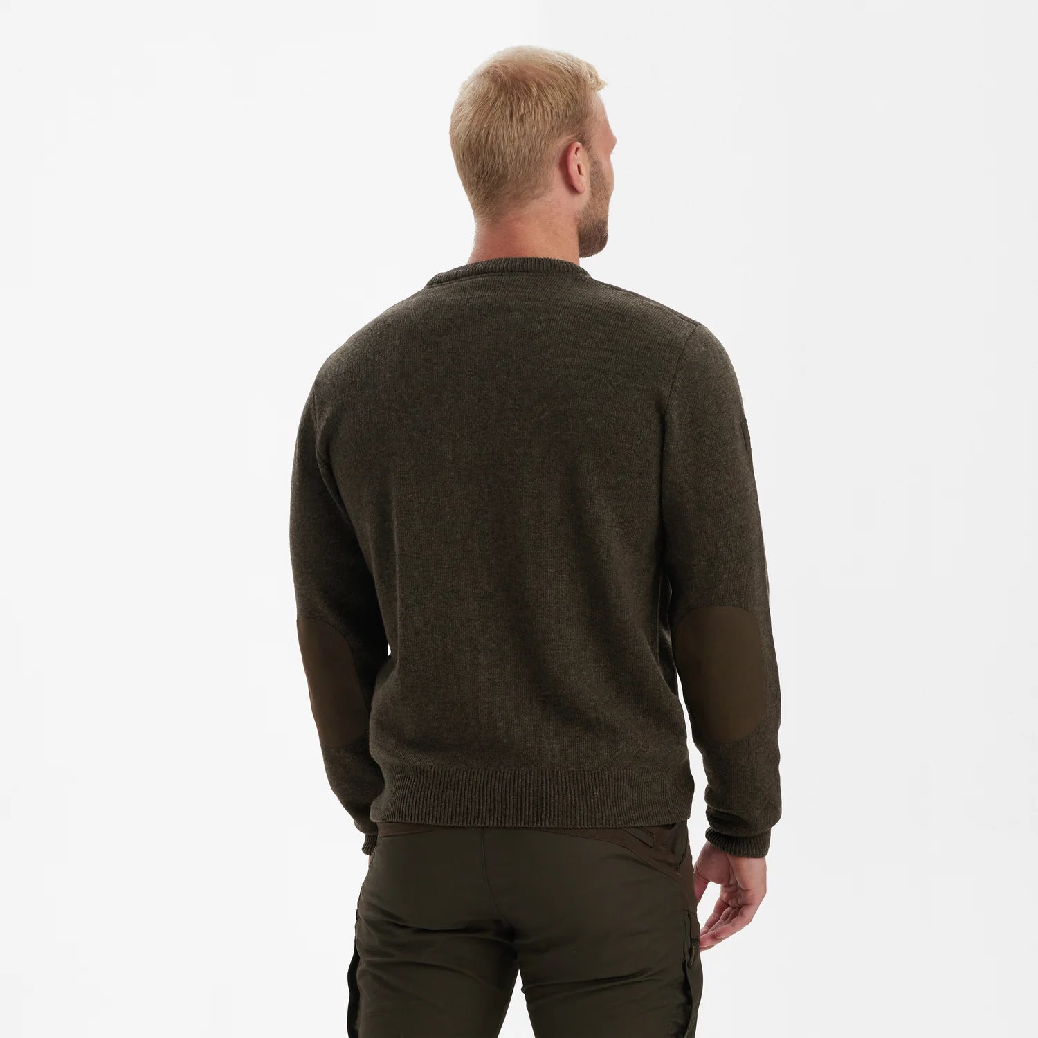 Sheffield Stickad Tröja med rund hals - Dark Elm - modell bakifrån