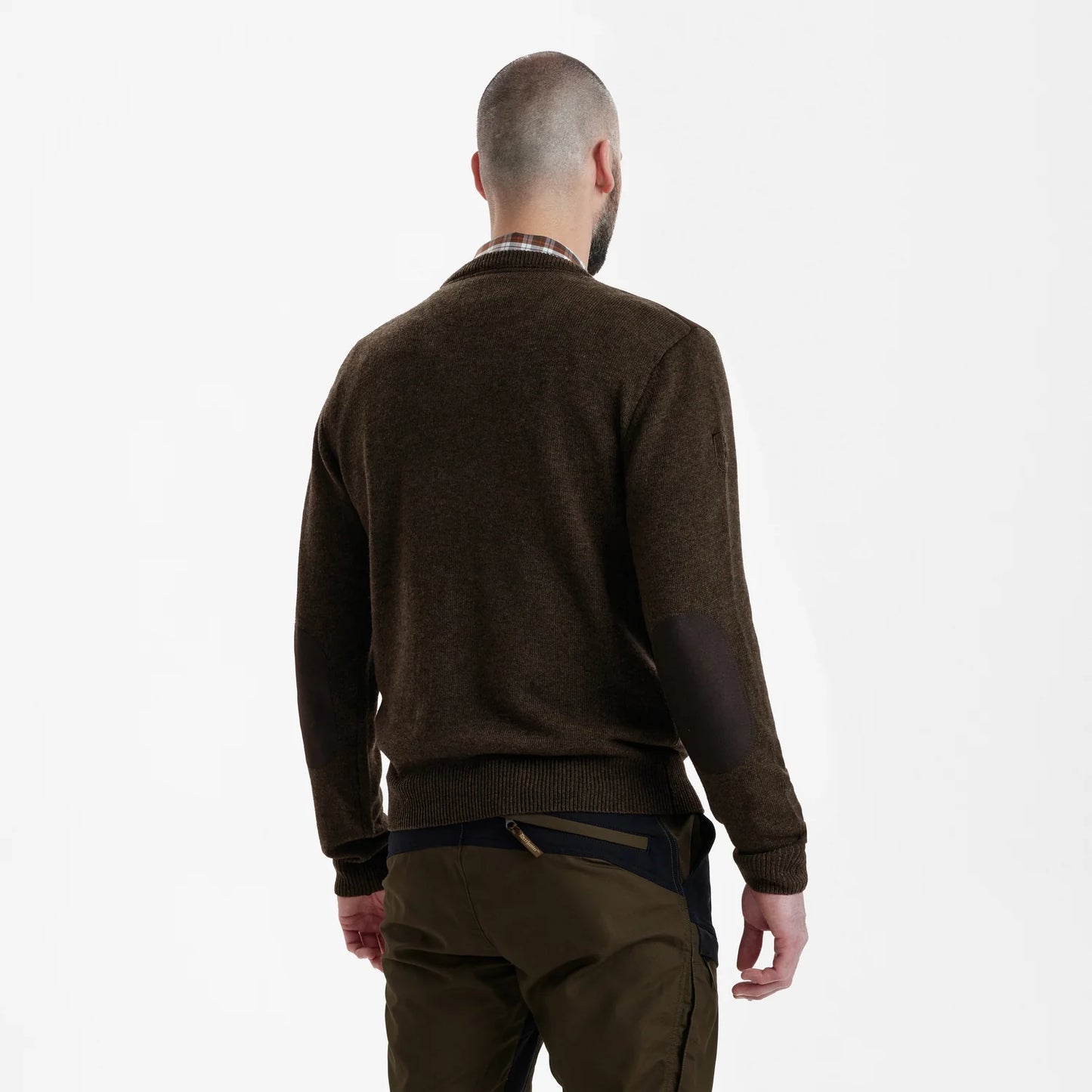 Sheffield Stickad Tröja med V-hals - Dark Elm - modell bakifrån