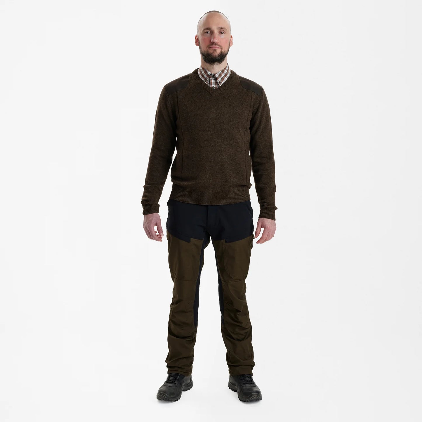 Sheffield Stickad Tröja med V-hals - Dark Elm - modell framifrån