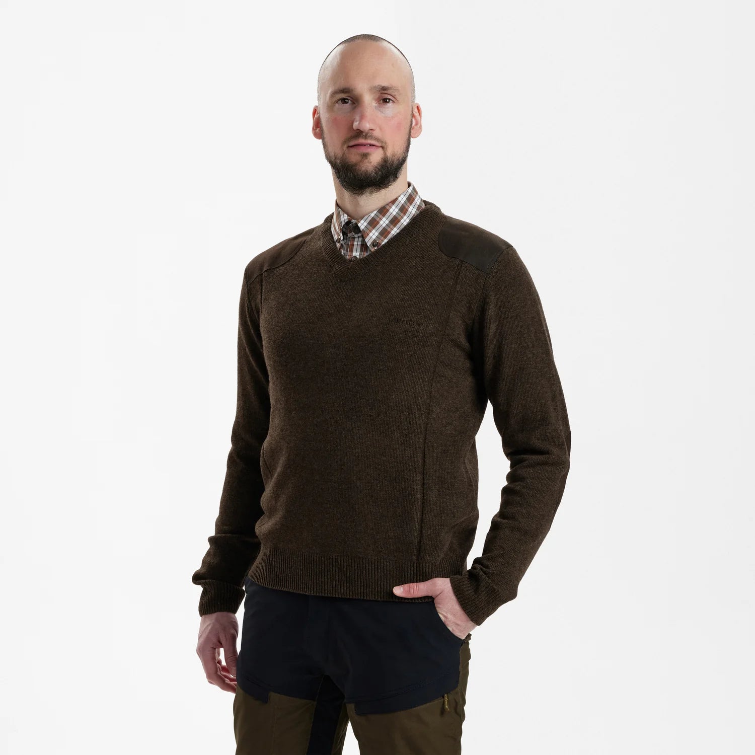 Sheffield Stickad Tröja med V-hals - Dark Elm - modell framifrån
