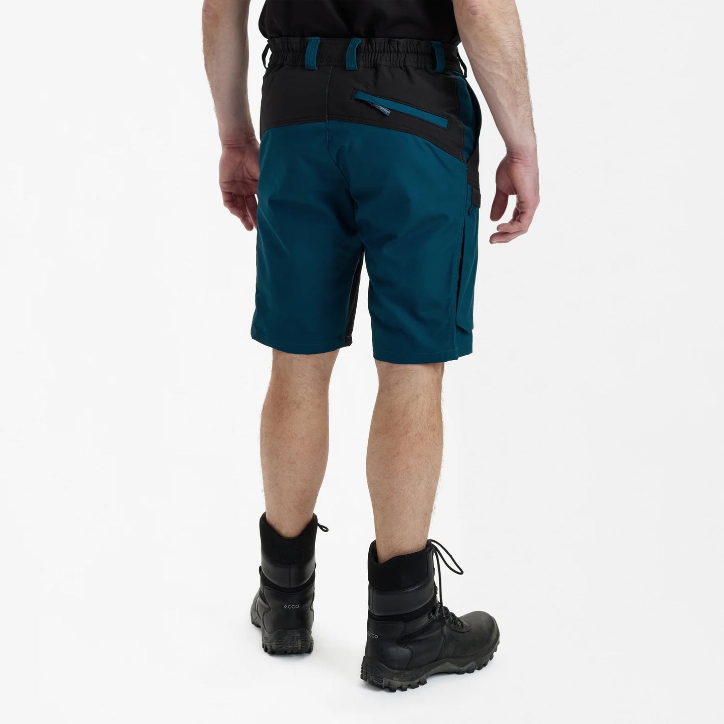 Strike Shorts - Pacific Blue - modell bakifrån