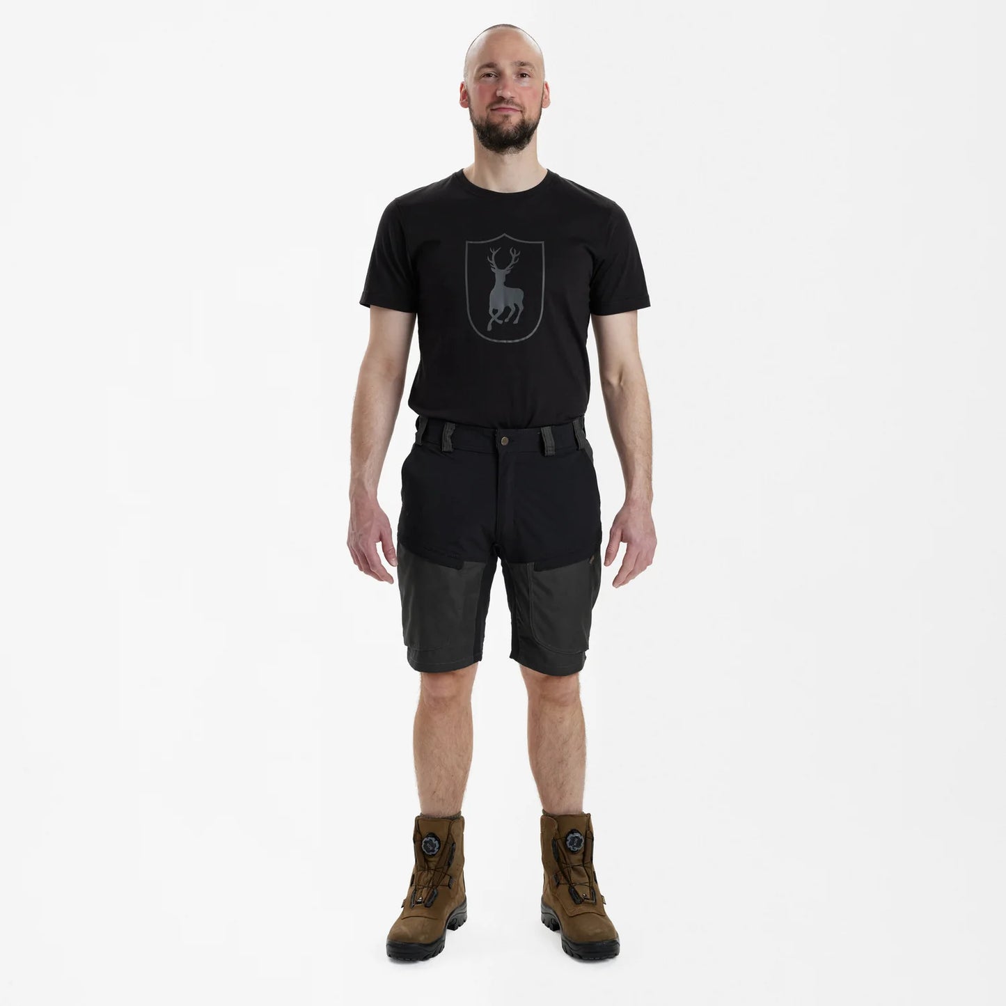 Strike Shorts - Black Ink - modell framifrån